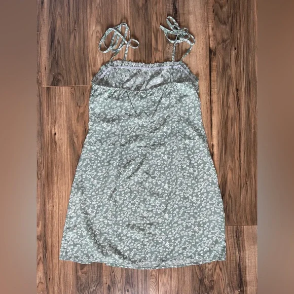 Floral Green Dress - Picture 3 of 4